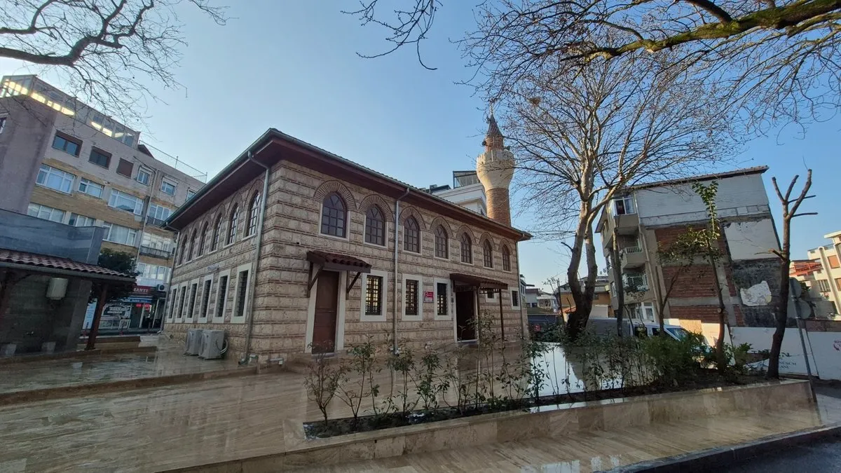 Üsküdar’da 428 yıllık İmrahor Cami restore edildi: Tarihi cami dualarla ibadete açıldı